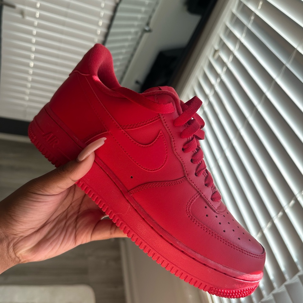 Men's Air Force 1 '07 LV8 1 'Triple Red' - Picture 3 of 4